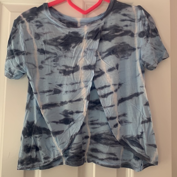 Super cute T/shirt with split in back. One of our favs - Picture 2 of 2